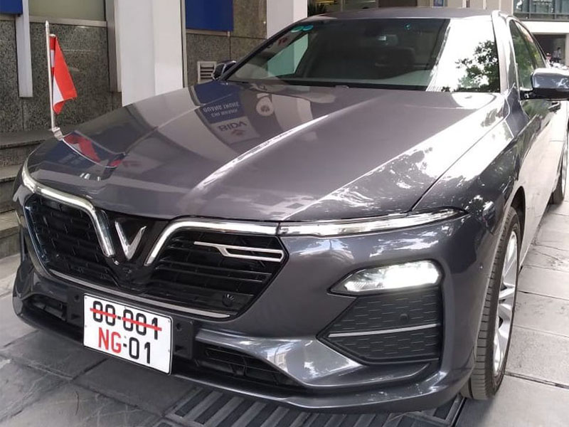 Biển số xe phải đáp ứng đúng chất liệu, kích thước, hình dạng,... mới được phép lưu thông trên đường